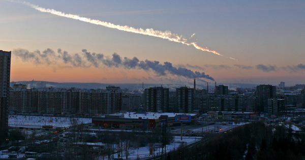 Над Челябинском взорвался метеорит. Лучшее видео